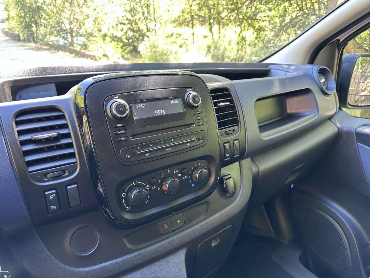 opel-vivaro-2018-diesel-1598cc