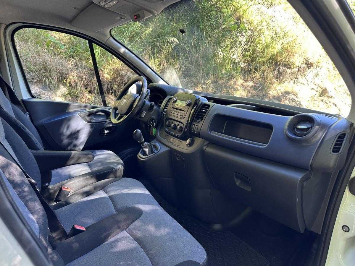 opel-vivaro-2018-diesel-1598cc