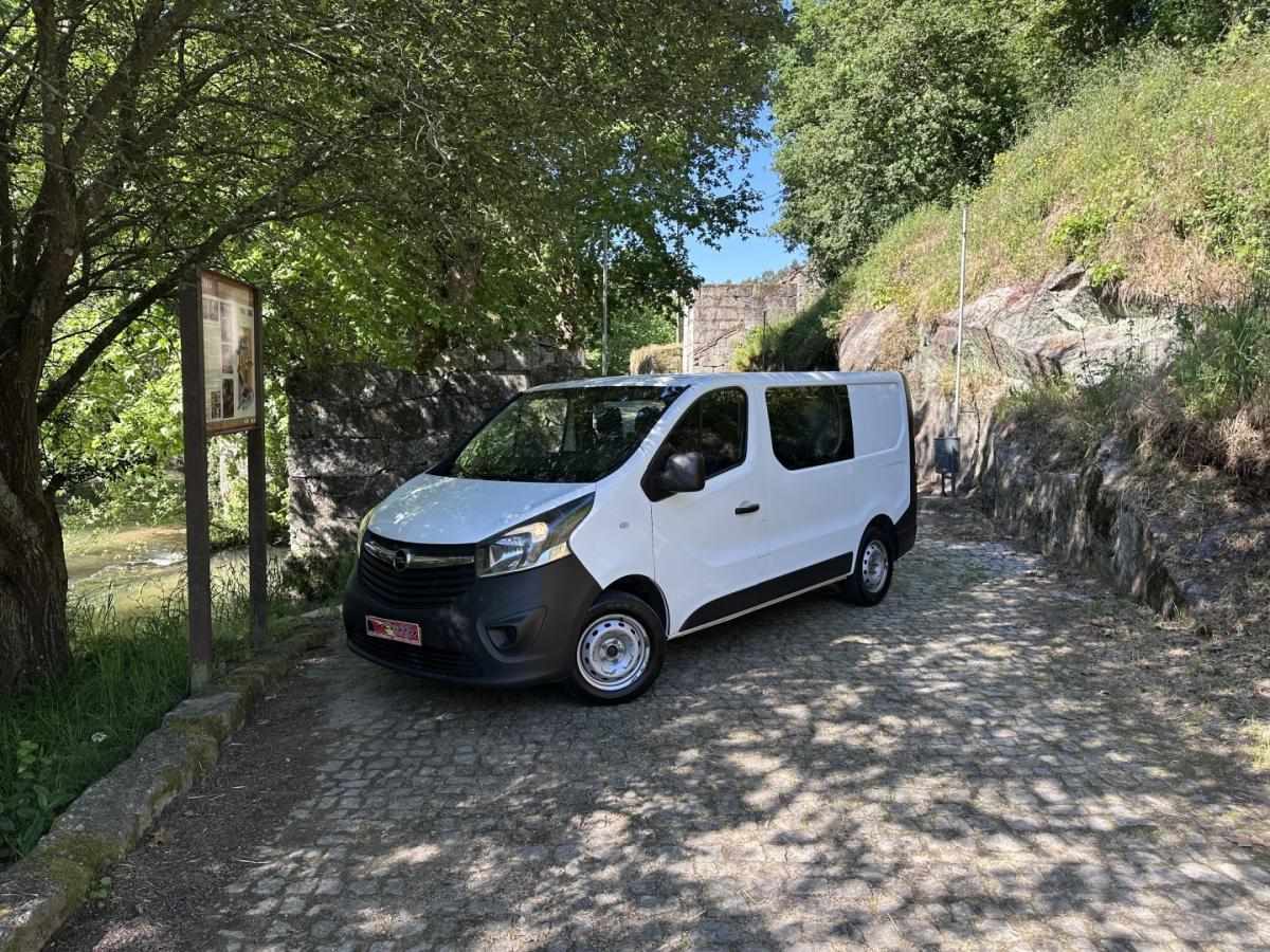 opel-vivaro-2018-diesel-1598cc