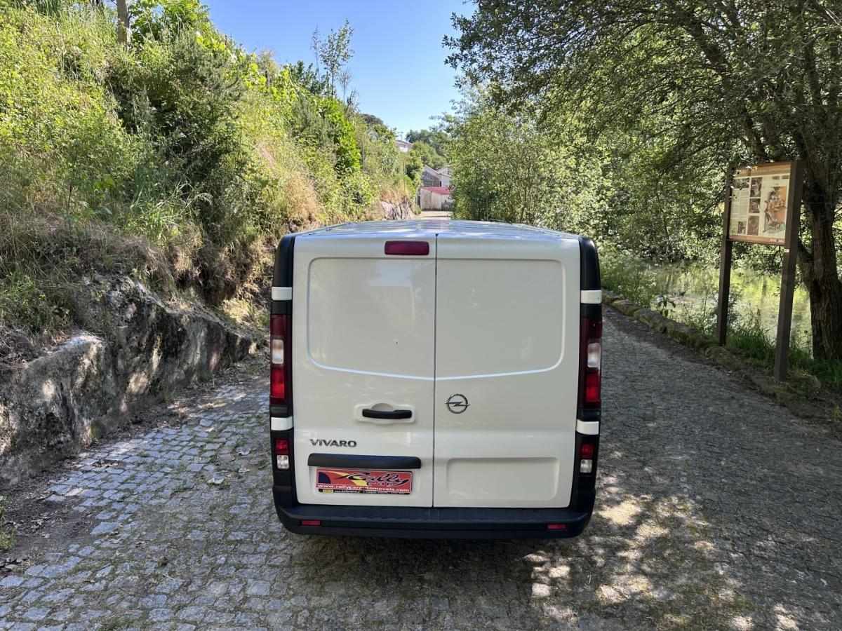 opel-vivaro-2018-diesel-1598cc