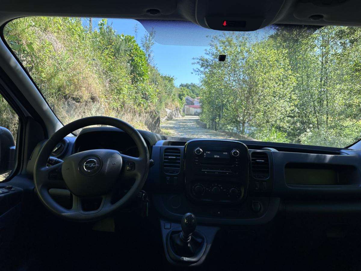 opel-vivaro-2018-diesel-1598cc