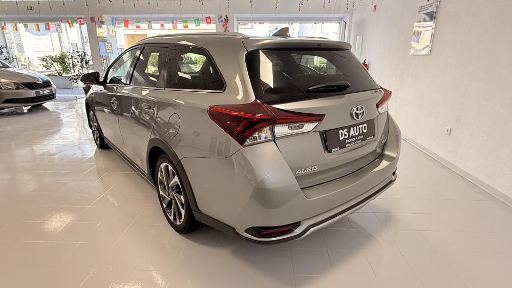 toyota-auris-touring-sports-2019-hibrido-a-gasolina-1798cc