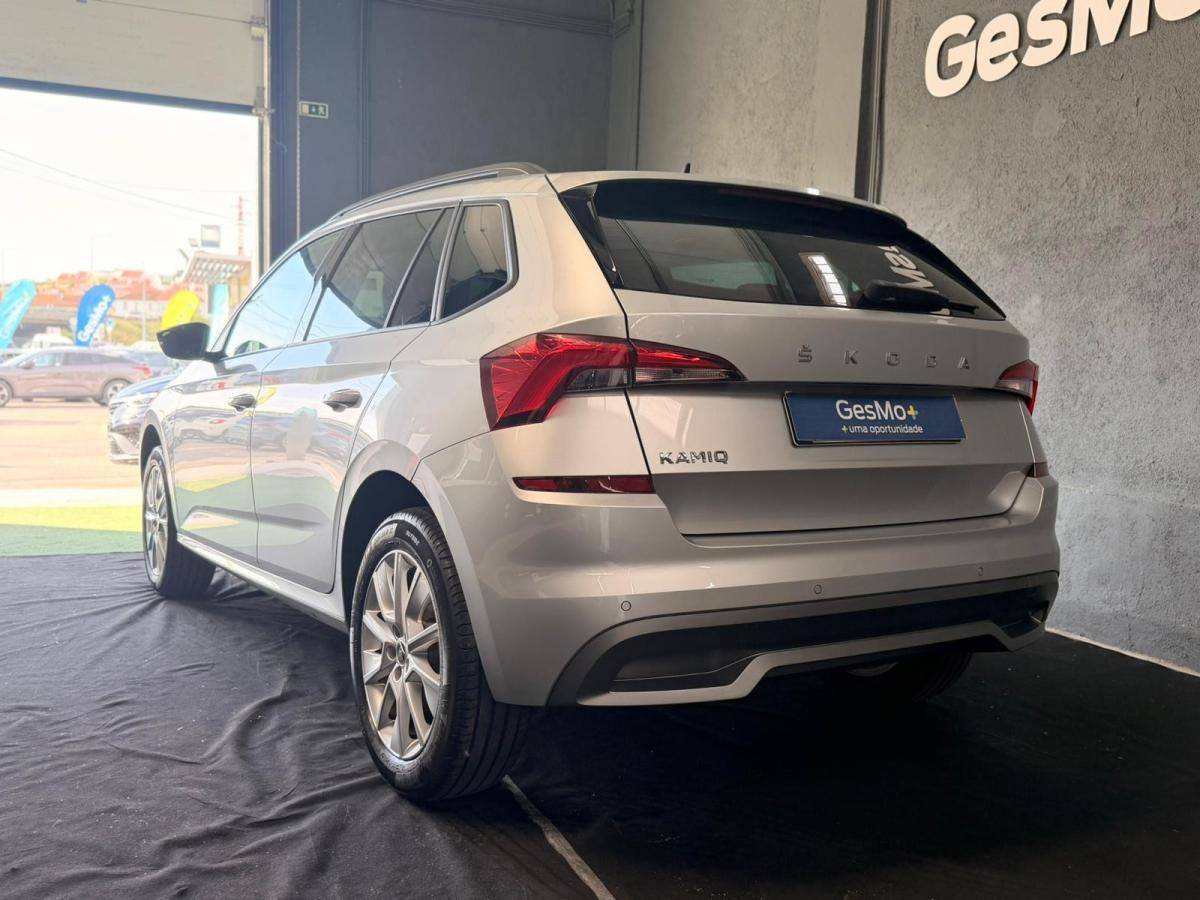 skoda-kamiq-2023-gasolina-999cc