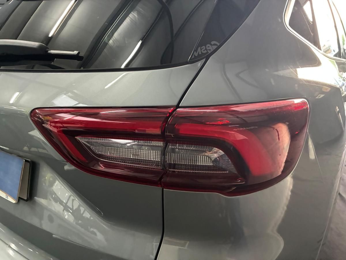 ford-kuga-2026-hibrido-a-gasolina-2488cc