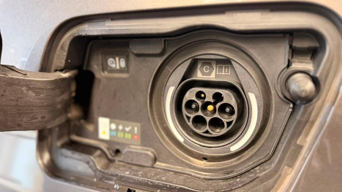 peugeot-3008-2023-hibrido-a-gasolina-1598cc