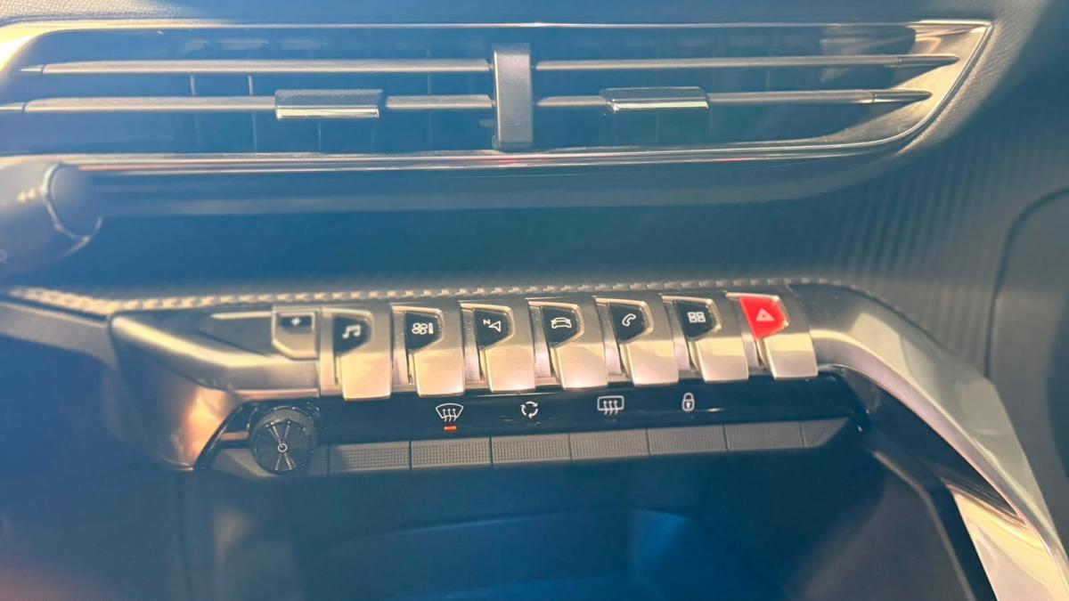 peugeot-3008-2023-hibrido-a-gasolina-1598cc