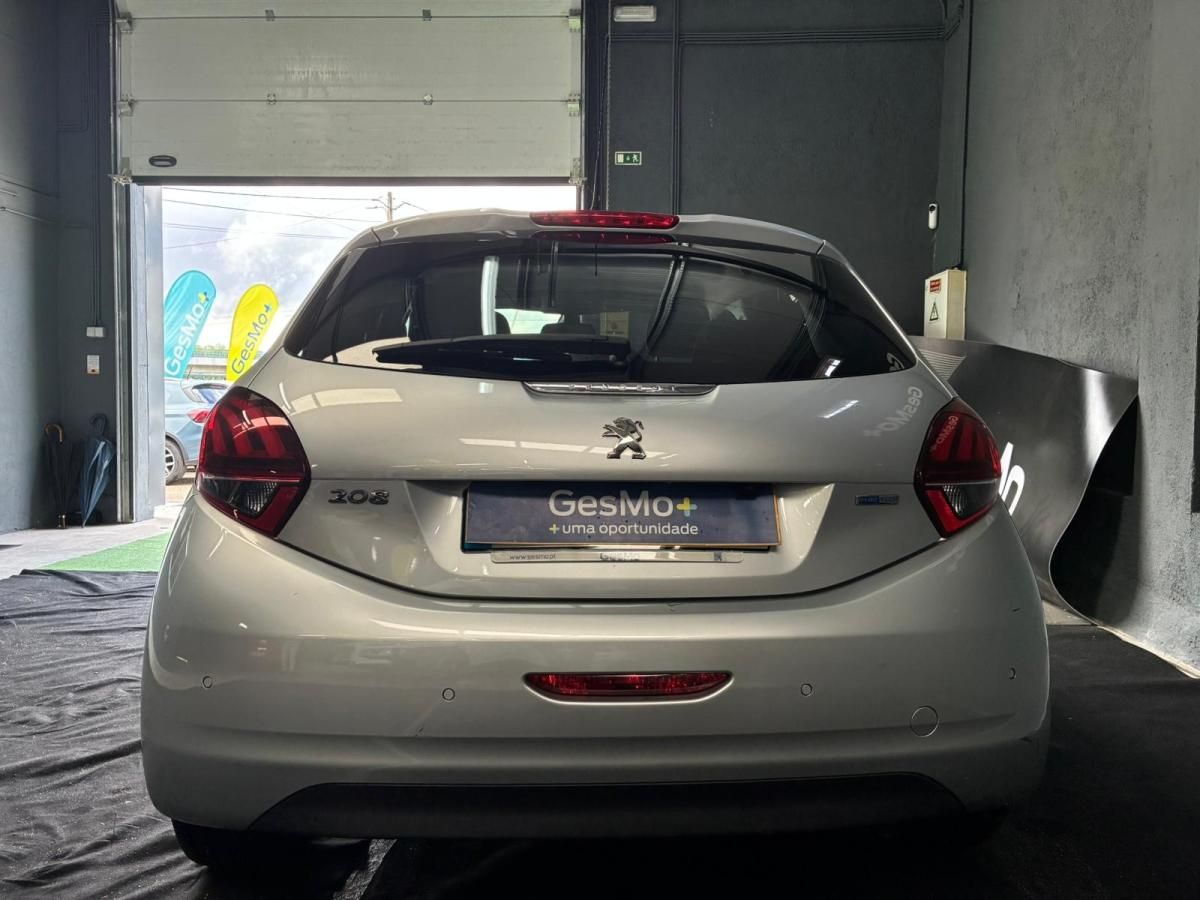 peugeot-208-2017-gasolina-1199cc