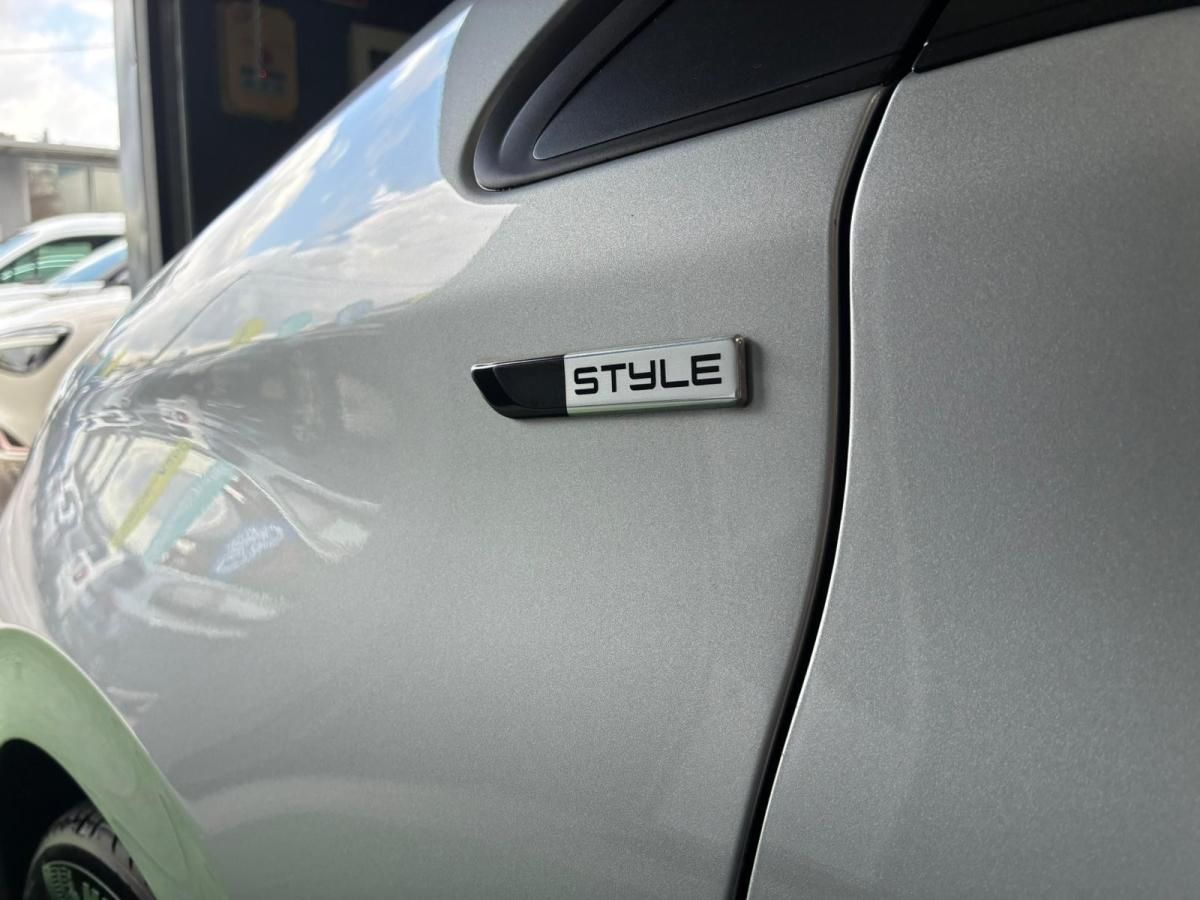 peugeot-208-2017-gasolina-1199cc