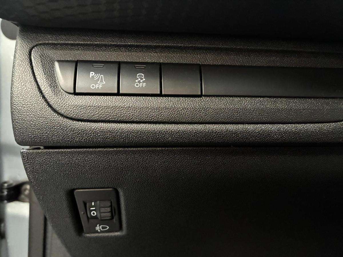 peugeot-208-2017-gasolina-1199cc