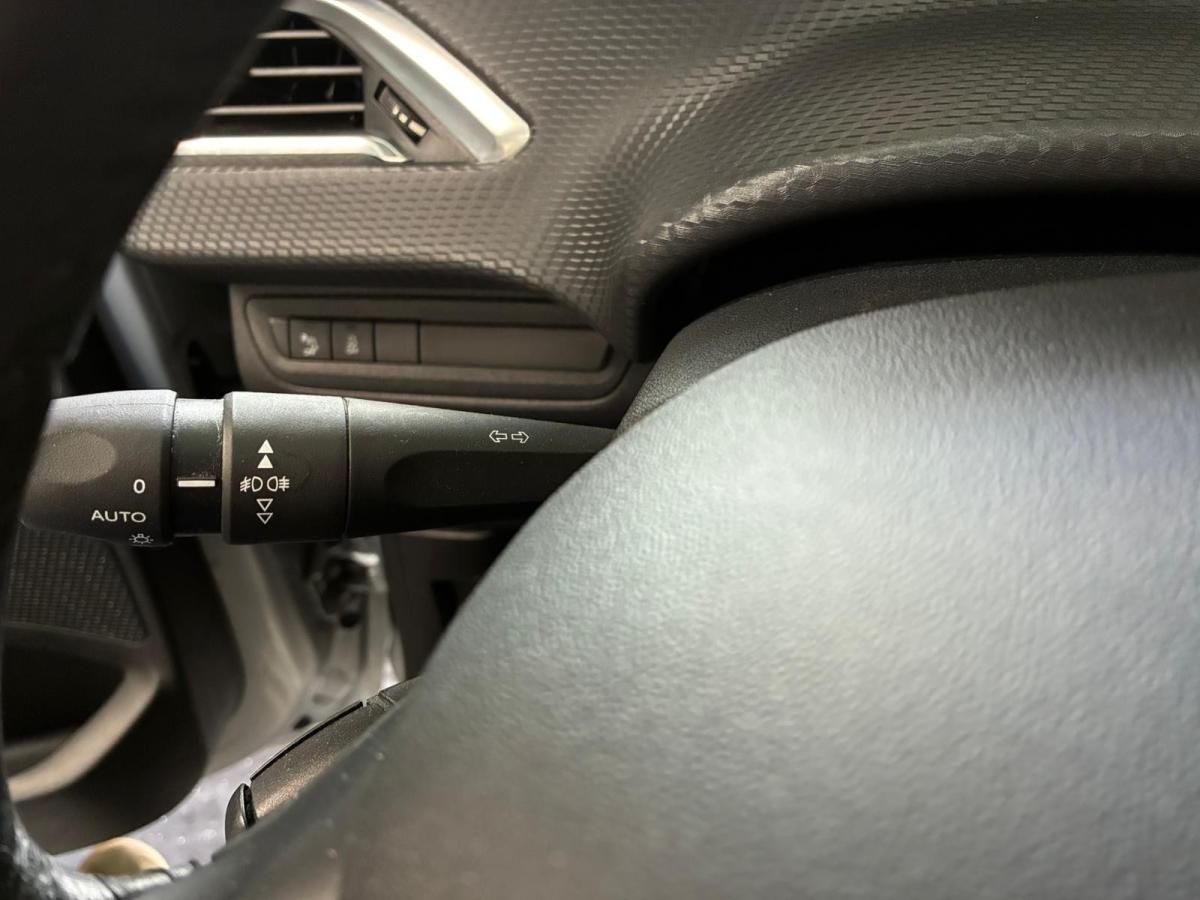 peugeot-208-2017-gasolina-1199cc