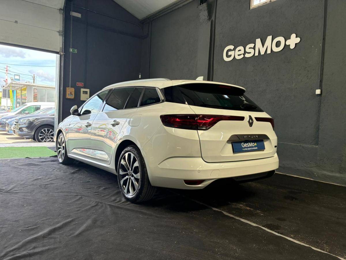 renault-megane-sport-tourer-2023-hibrido-a-gasolina-1598cc