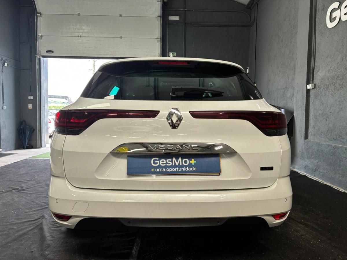 renault-megane-sport-tourer-2023-hibrido-a-gasolina-1598cc