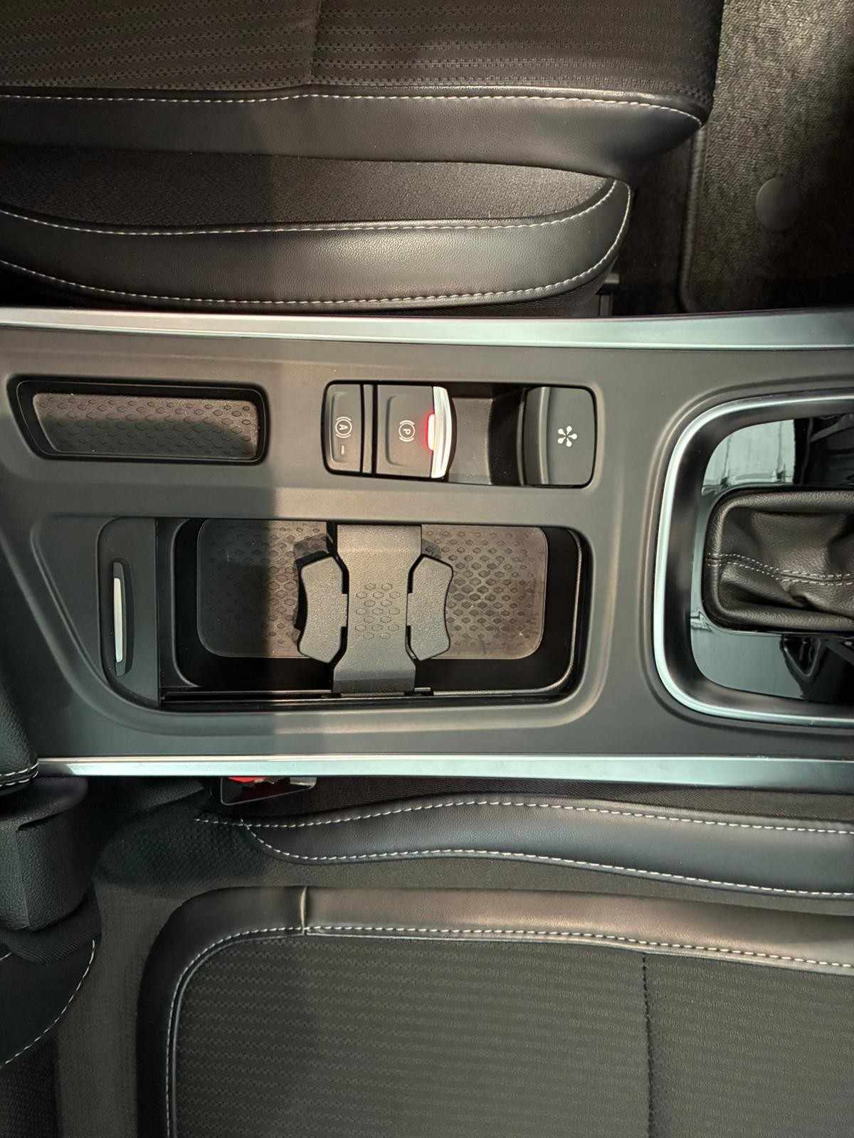 renault-megane-sport-tourer-2023-hibrido-a-gasolina-1598cc