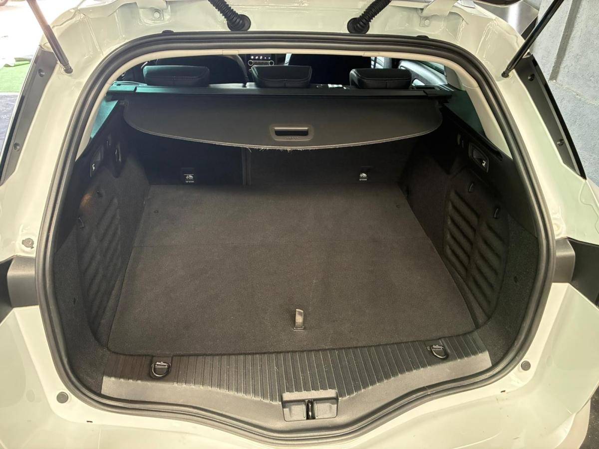 renault-megane-sport-tourer-2023-hibrido-a-gasolina-1598cc