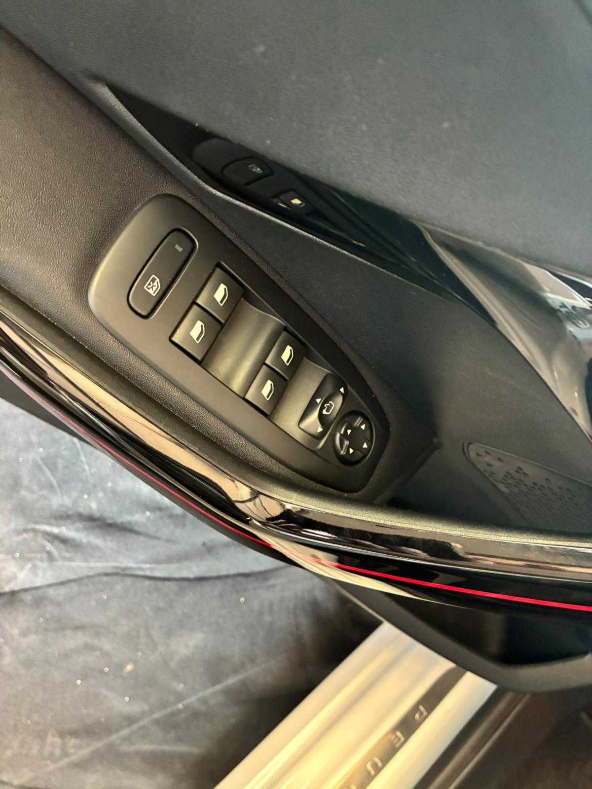 peugeot-208-2016-gasolina-1199cc