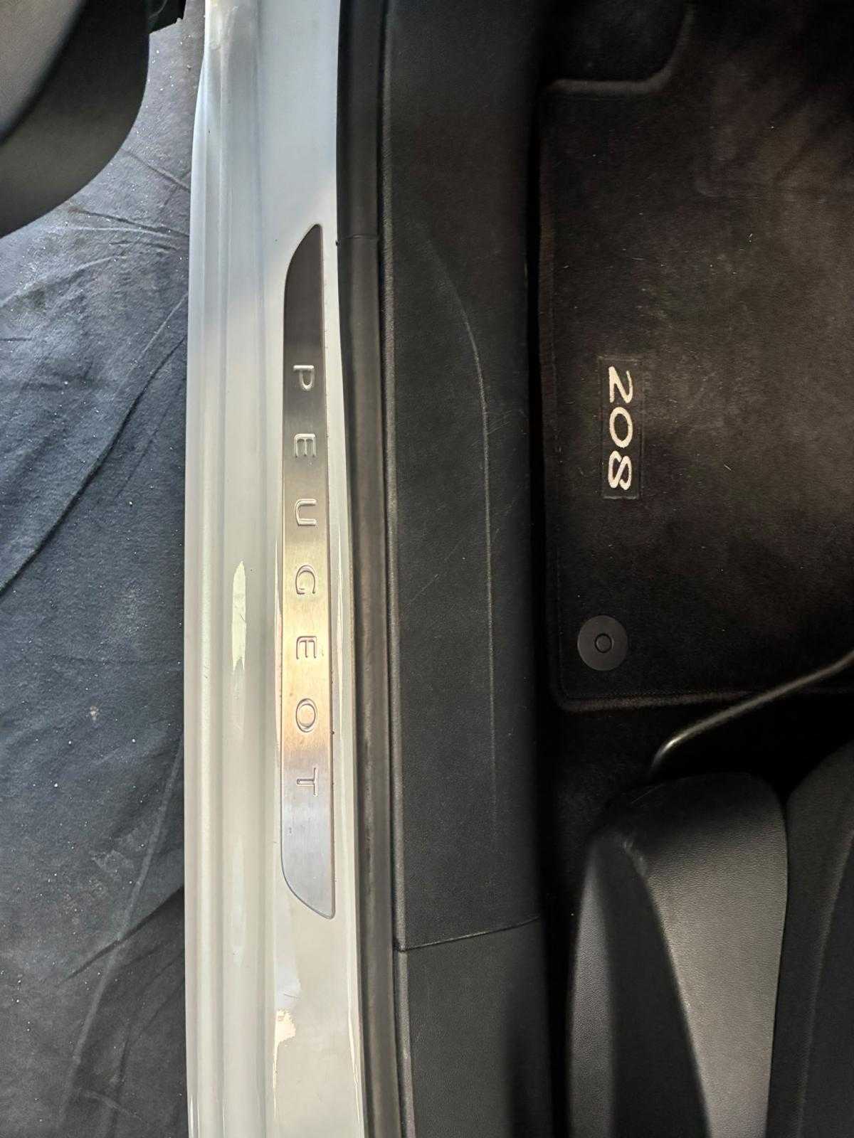 peugeot-208-2016-gasolina-1199cc