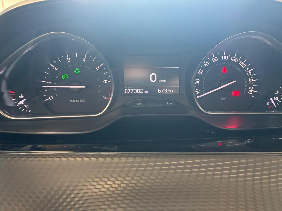 peugeot-208-2016-gasolina-1199cc