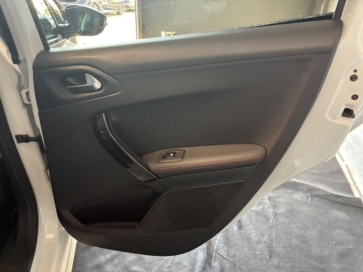 peugeot-208-2016-gasolina-1199cc