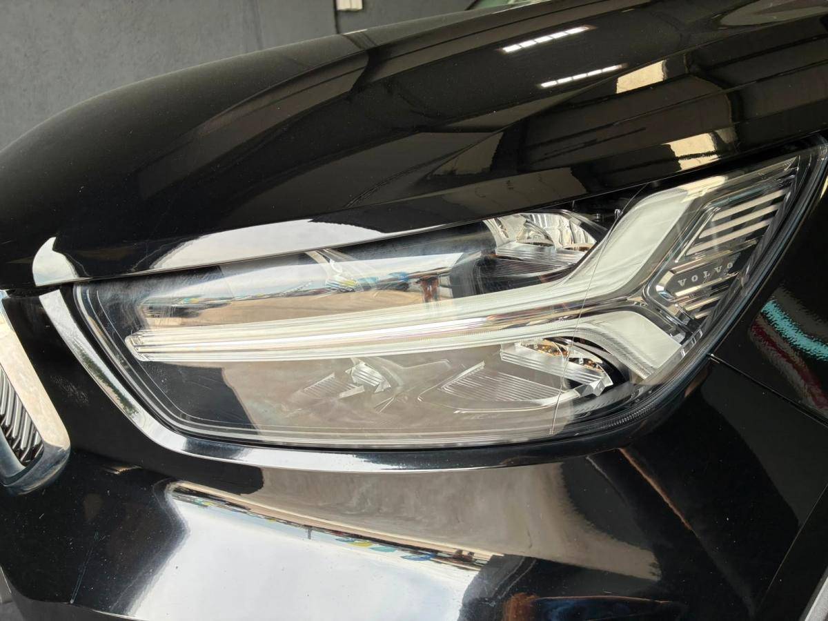 volvo-xc40-2022-hibrido-a-gasolina-1477cc