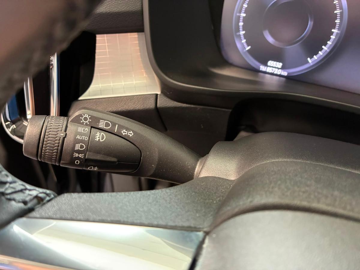 volvo-xc40-2022-hibrido-a-gasolina-1477cc