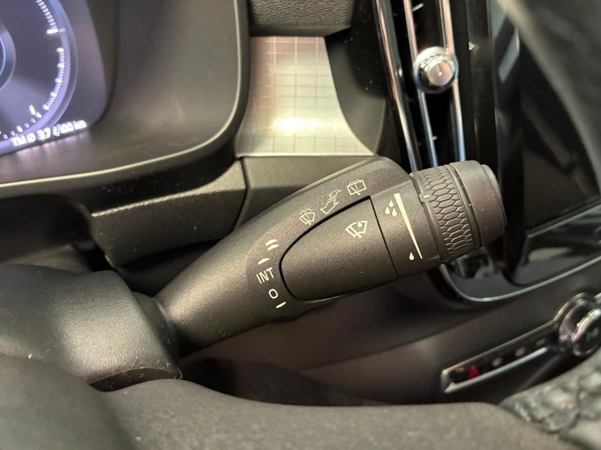 volvo-xc40-2022-hibrido-a-gasolina-1477cc