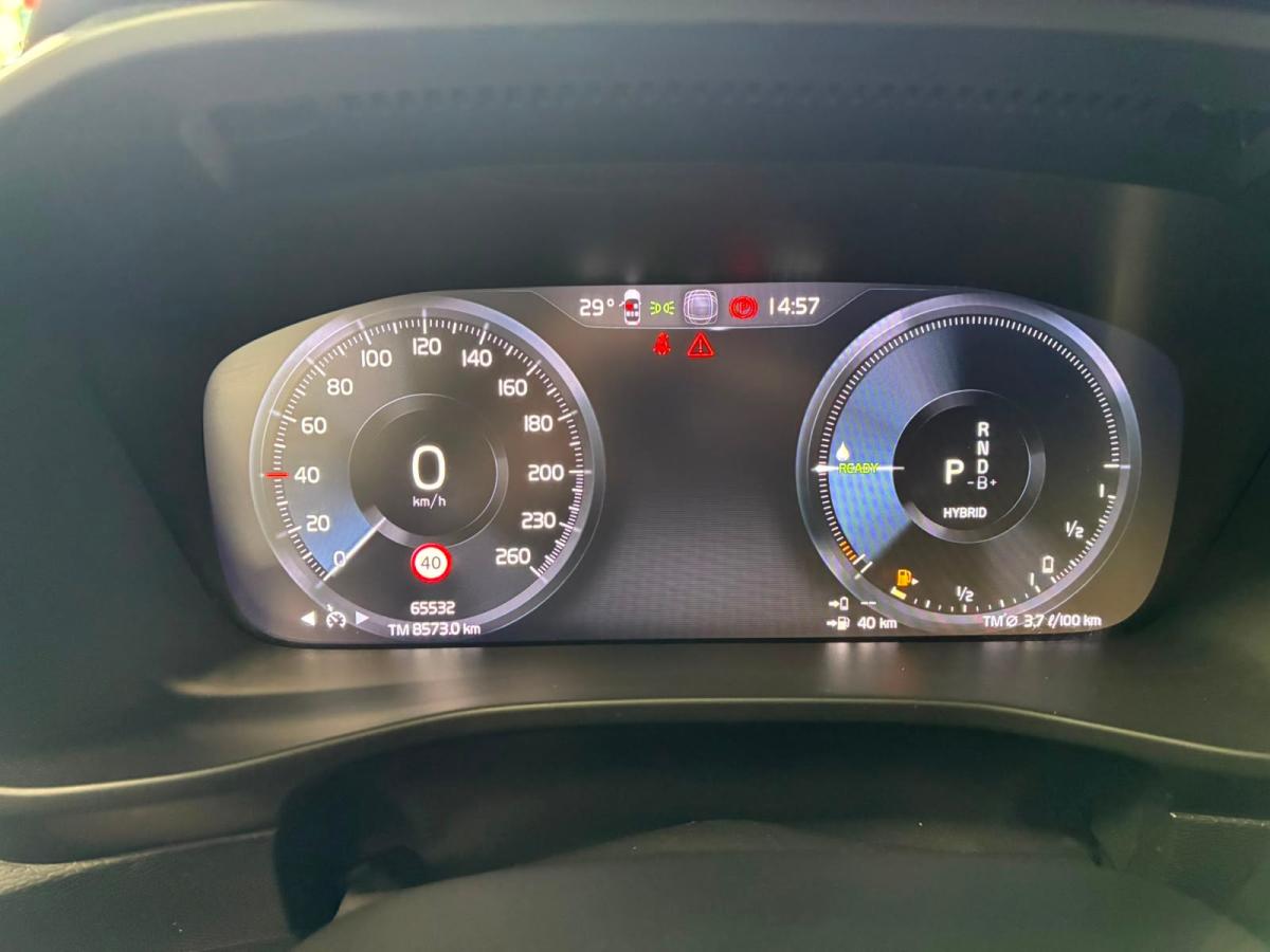 volvo-xc40-2022-hibrido-a-gasolina-1477cc