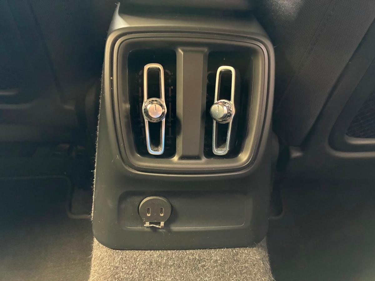 volvo-xc40-2022-hibrido-a-gasolina-1477cc