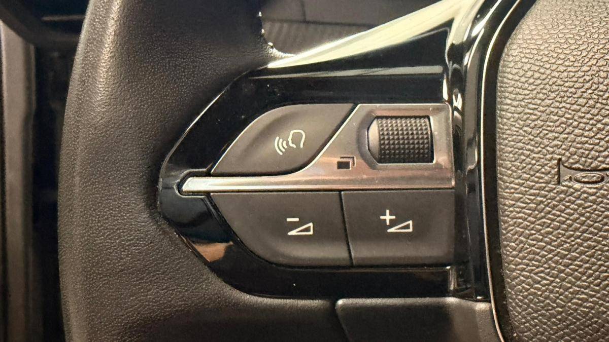 peugeot-2008-2023-gasolina-1199cc
