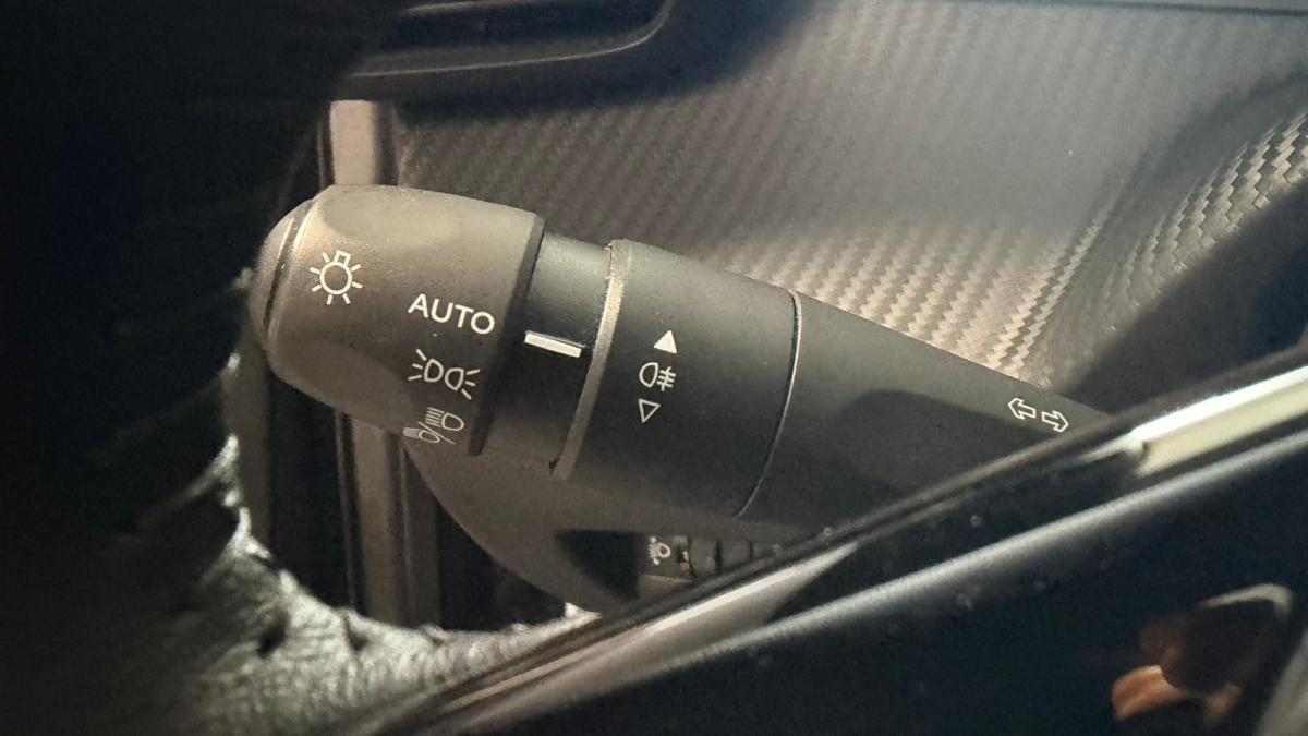 peugeot-2008-2023-gasolina-1199cc