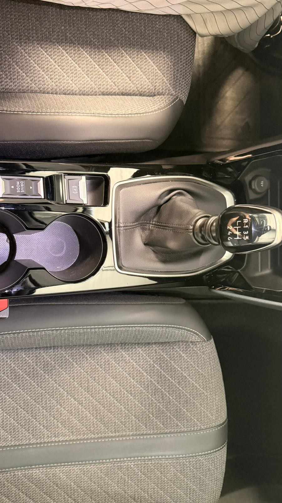 peugeot-2008-2023-gasolina-1199cc