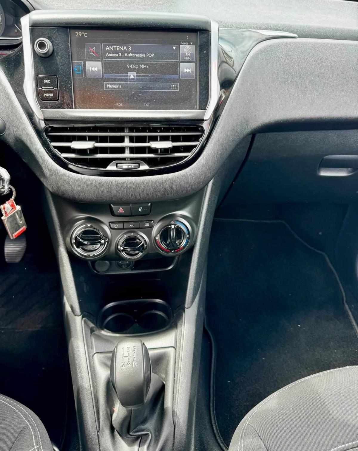 peugeot-208-1-6-hdi-2016-diesel-1600cc