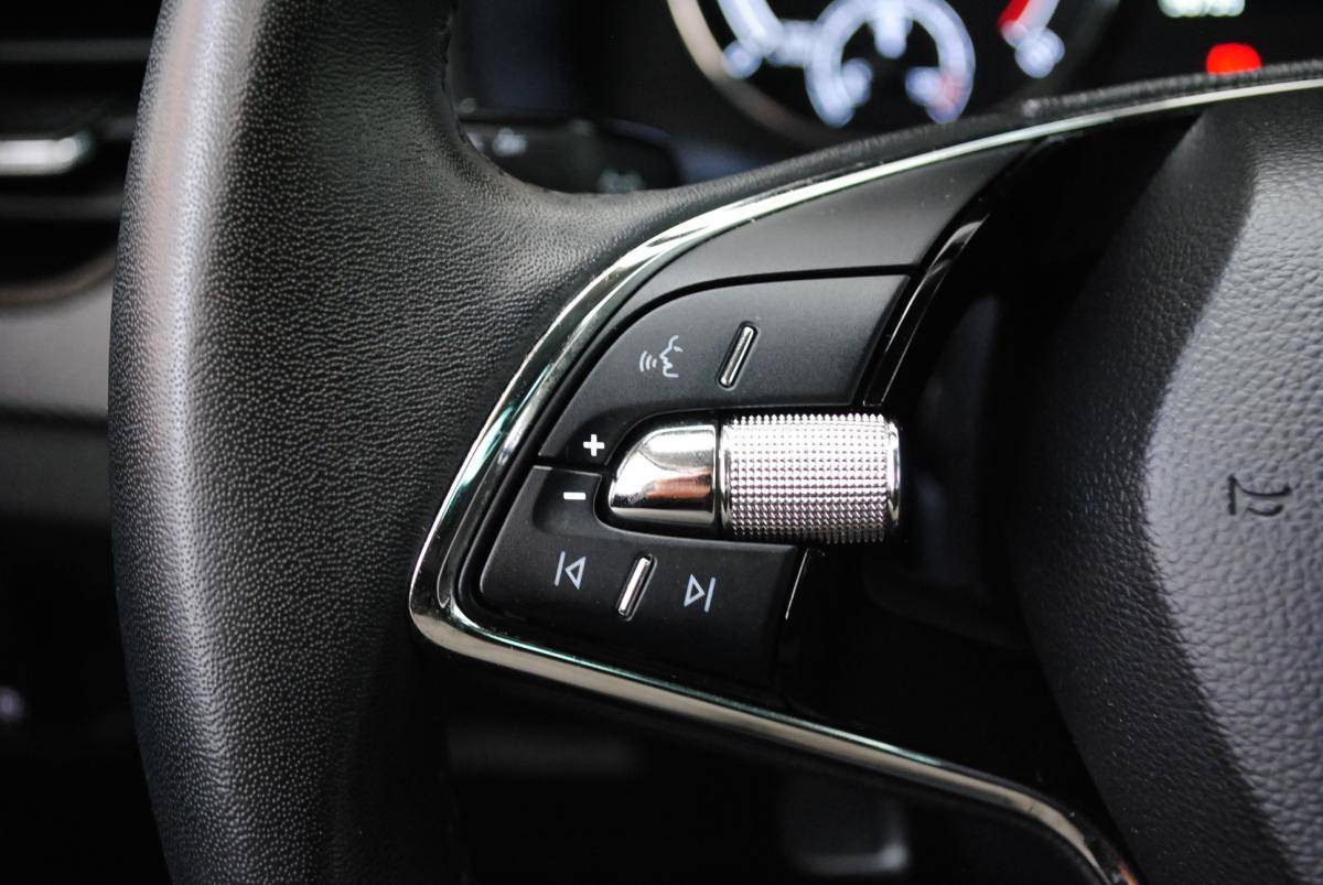 skoda-kamiq-2023-gasolina-999cc