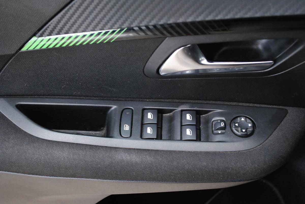 peugeot-208-2024-gasolina-1199cc