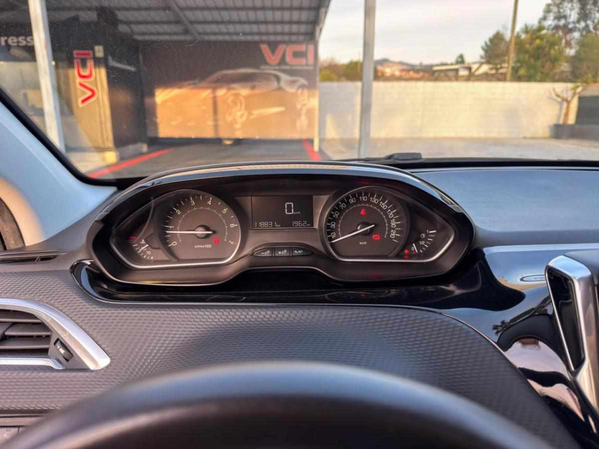 peugeot-208-1-2-vti-2016-gasolina-1199cc