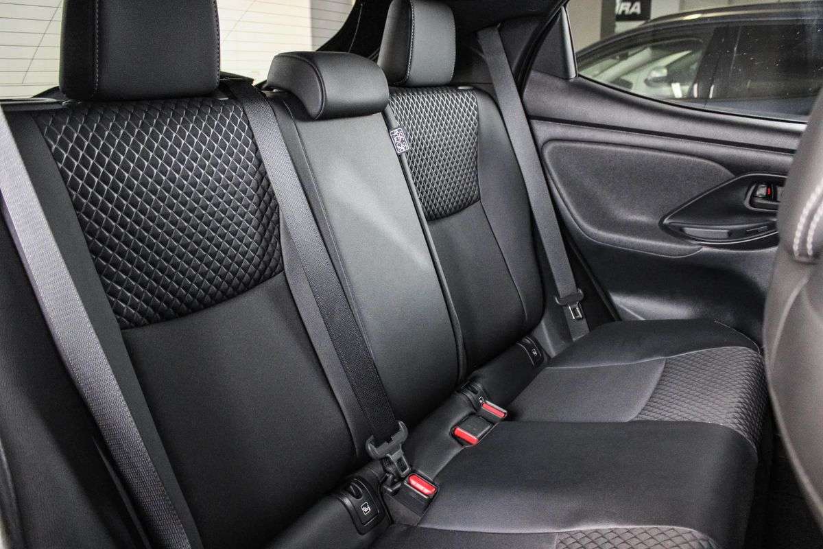 toyota-yaris-2021-hibrido-a-gasolina-1490cc