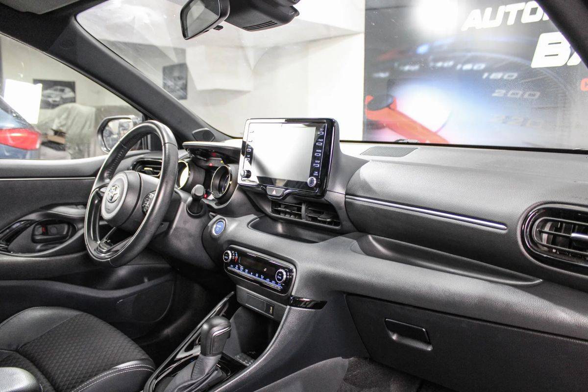 toyota-yaris-2021-hibrido-a-gasolina-1490cc
