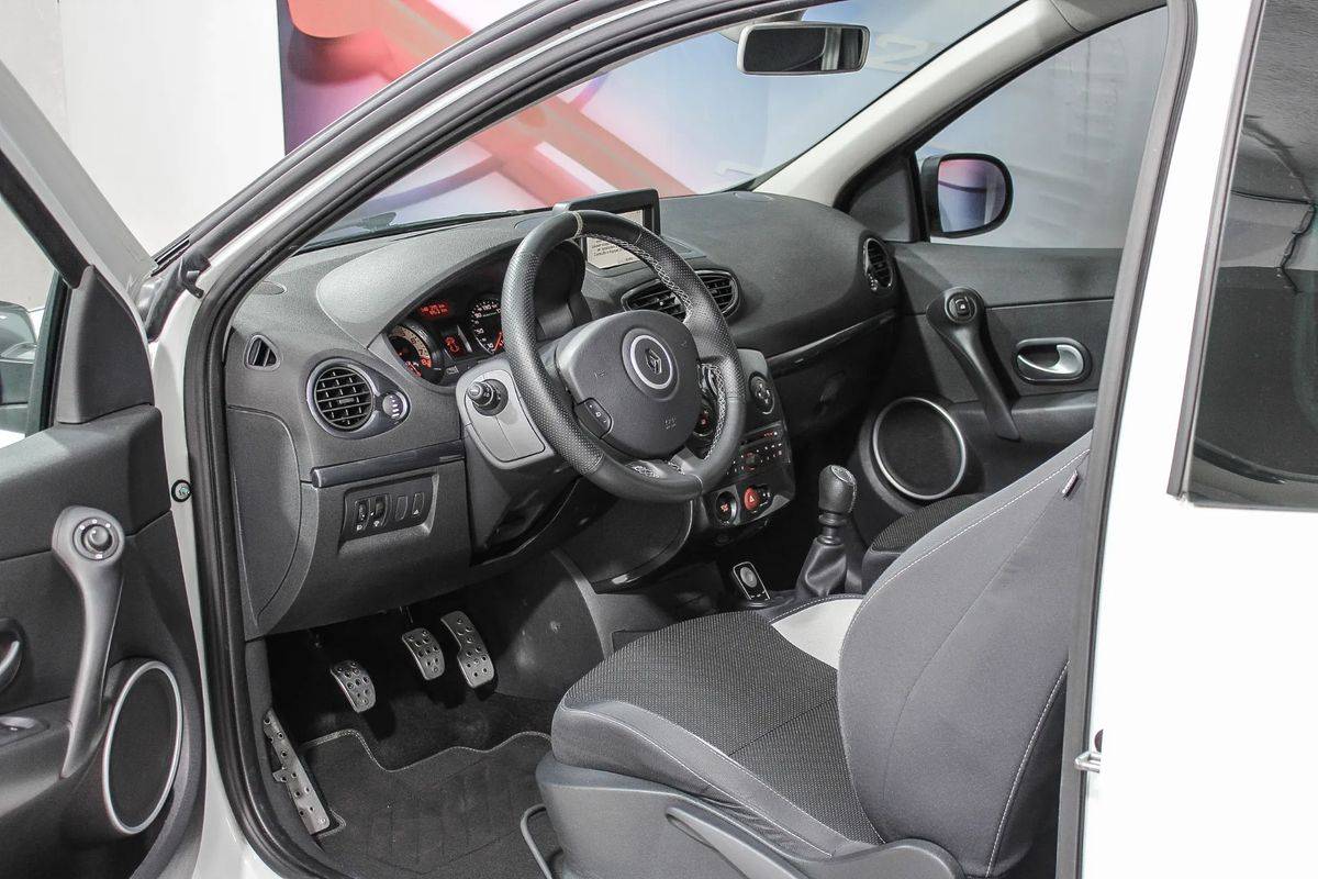 renault-clio-2011-gasolina-1998cc