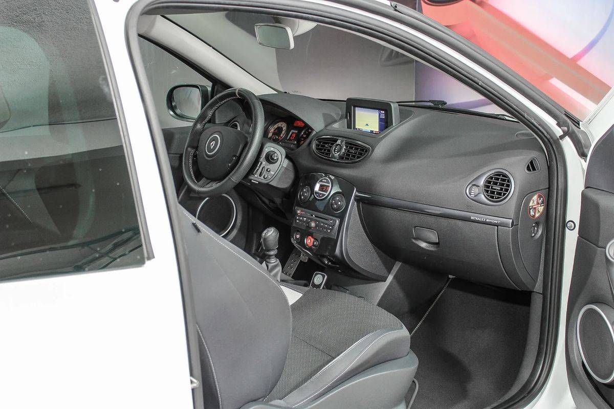 renault-clio-2011-gasolina-1998cc