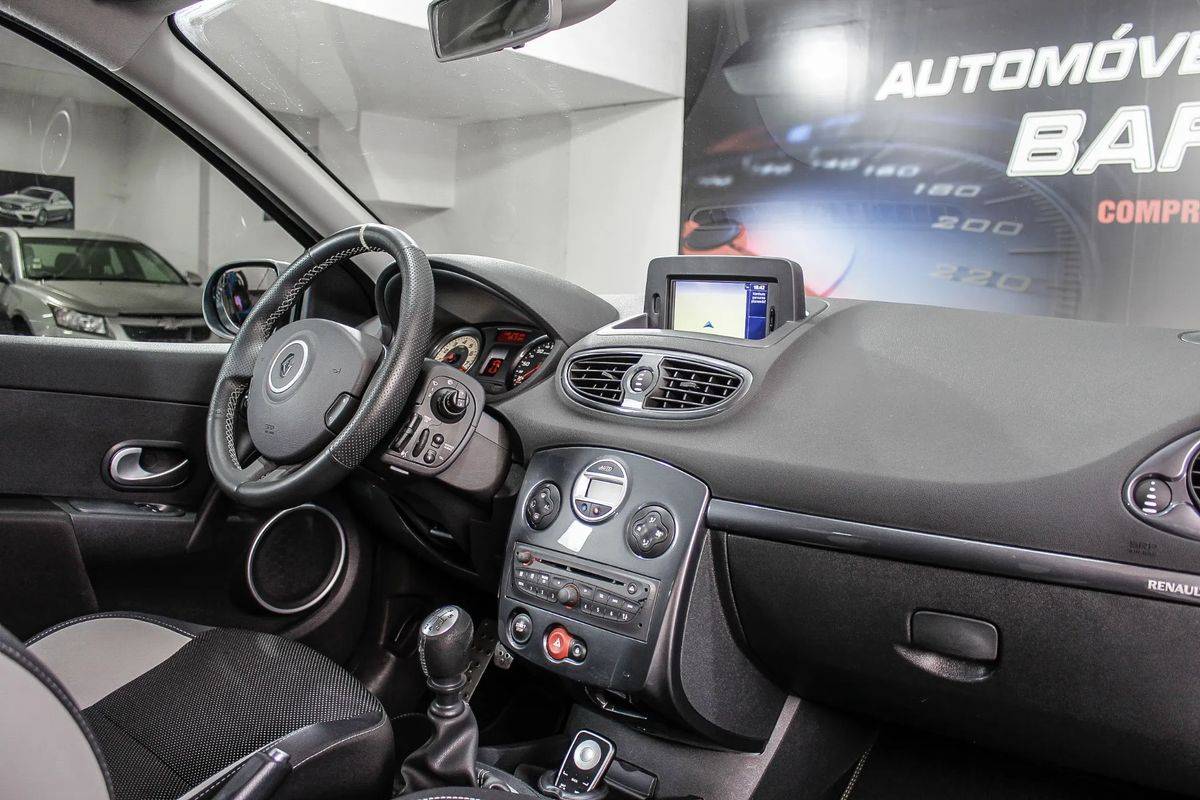 renault-clio-2011-gasolina-1998cc