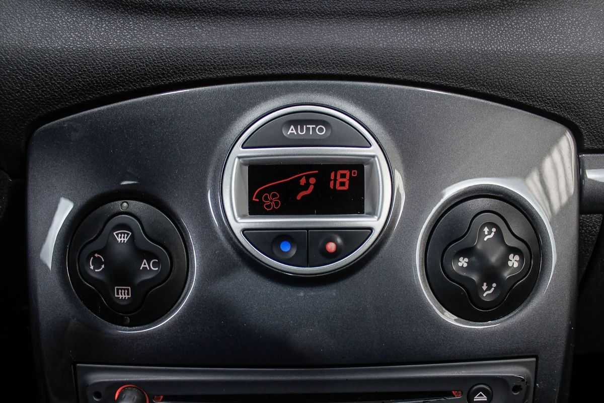 renault-clio-2011-gasolina-1998cc