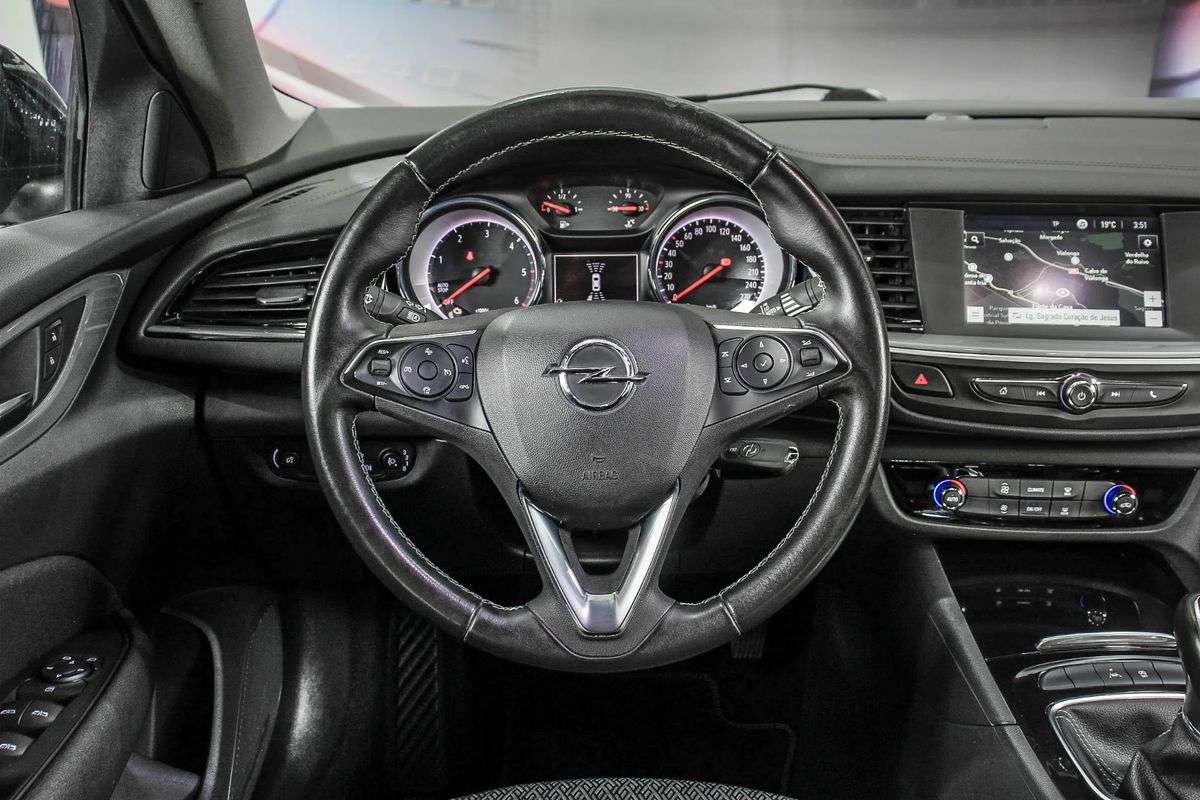opel-insignia-2019-diesel-1598cc