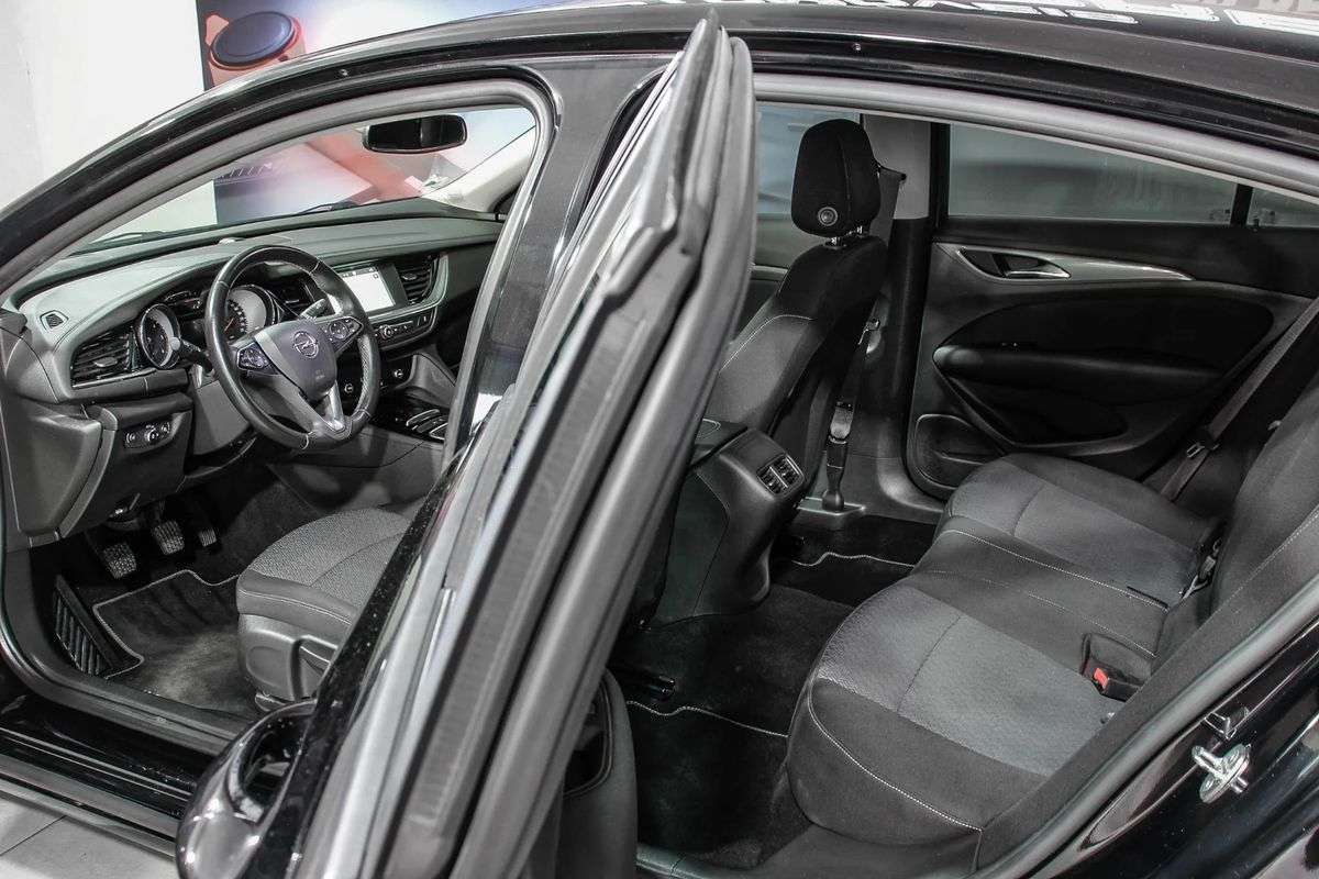 opel-insignia-2019-diesel-1598cc