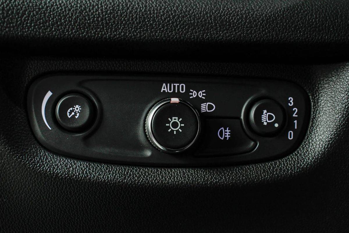 opel-insignia-2019-diesel-1598cc