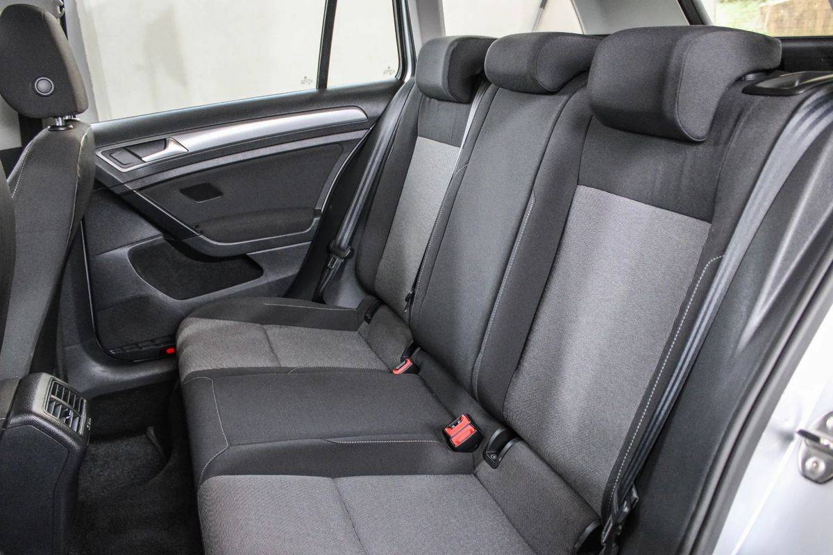 volkswagen-golf-variant-2015-diesel-1598cc