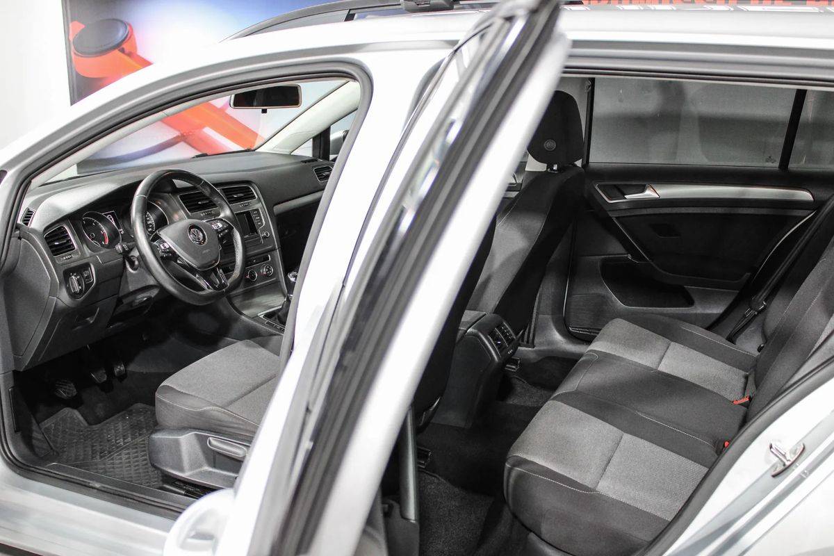volkswagen-golf-variant-2015-diesel-1598cc