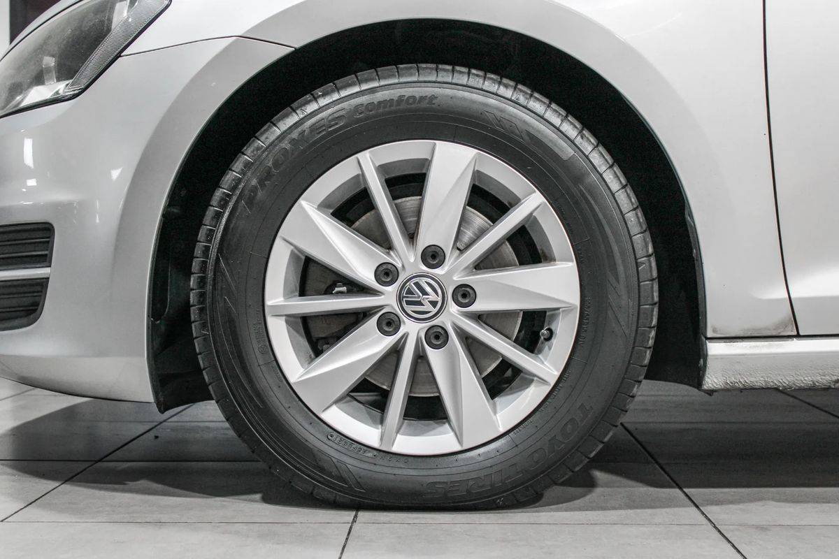 volkswagen-golf-variant-2015-diesel-1598cc