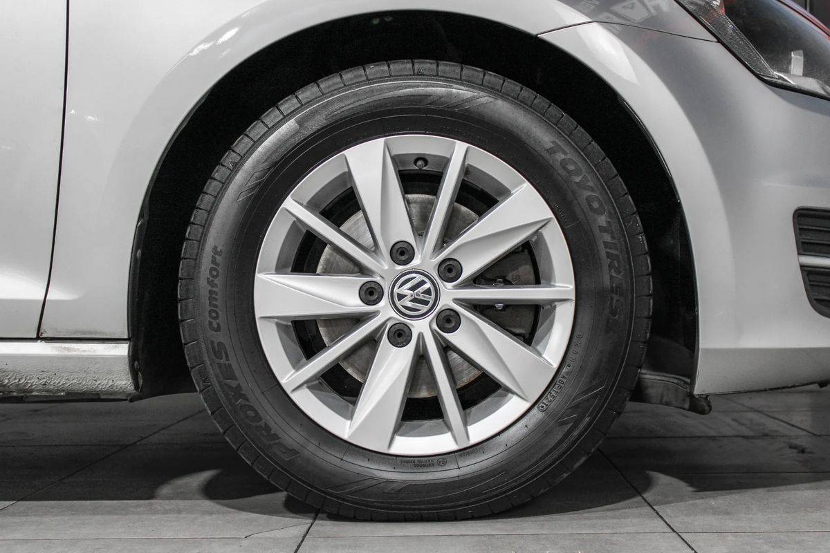 volkswagen-golf-variant-2015-diesel-1598cc