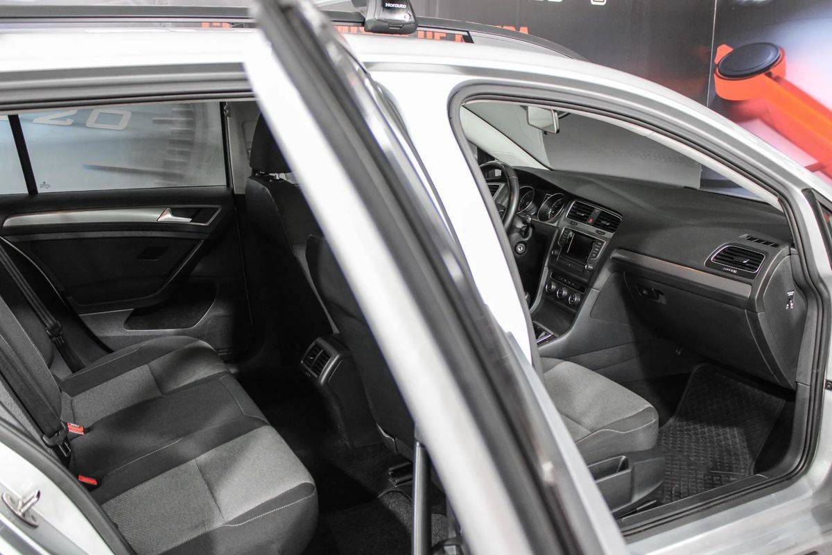 volkswagen-golf-variant-2015-diesel-1598cc
