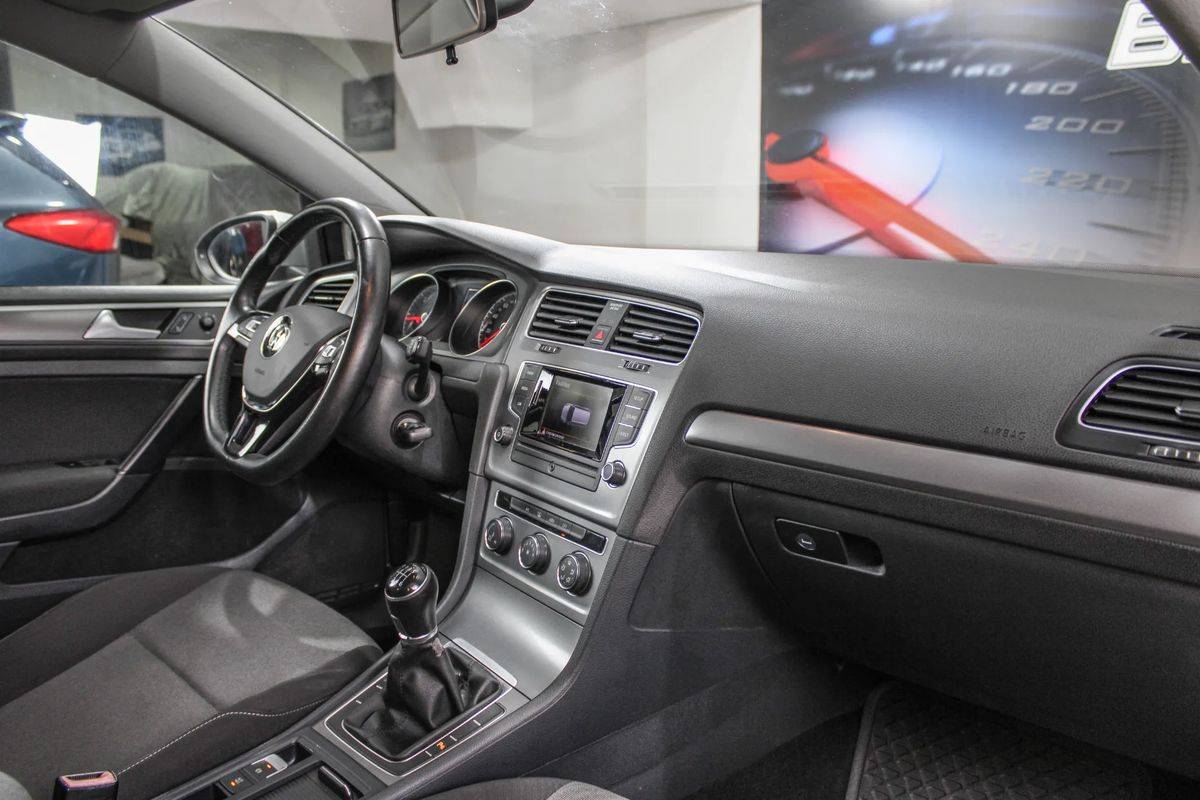 volkswagen-golf-variant-2015-diesel-1598cc