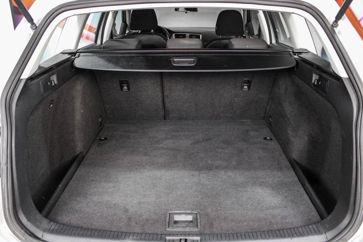 volkswagen-golf-variant-2015-diesel-1598cc